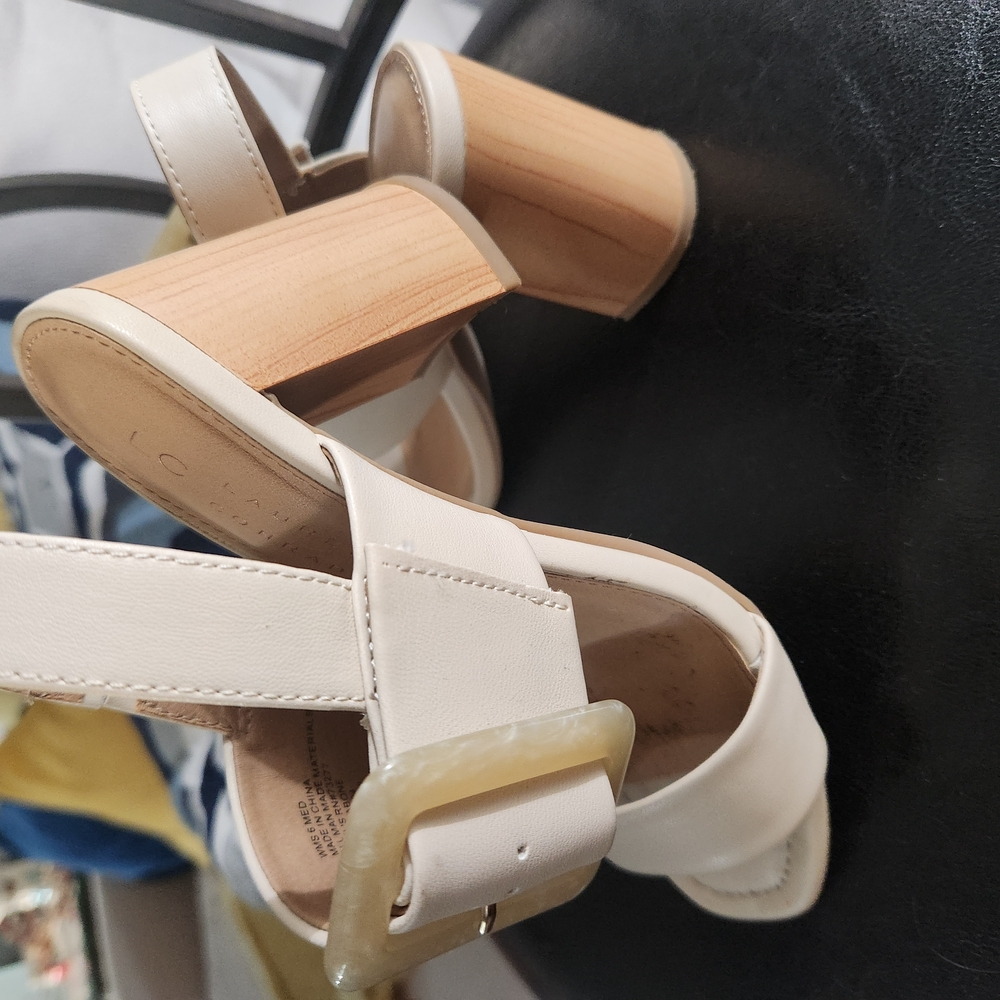 Cream Heeled Shoes with Elegant Design